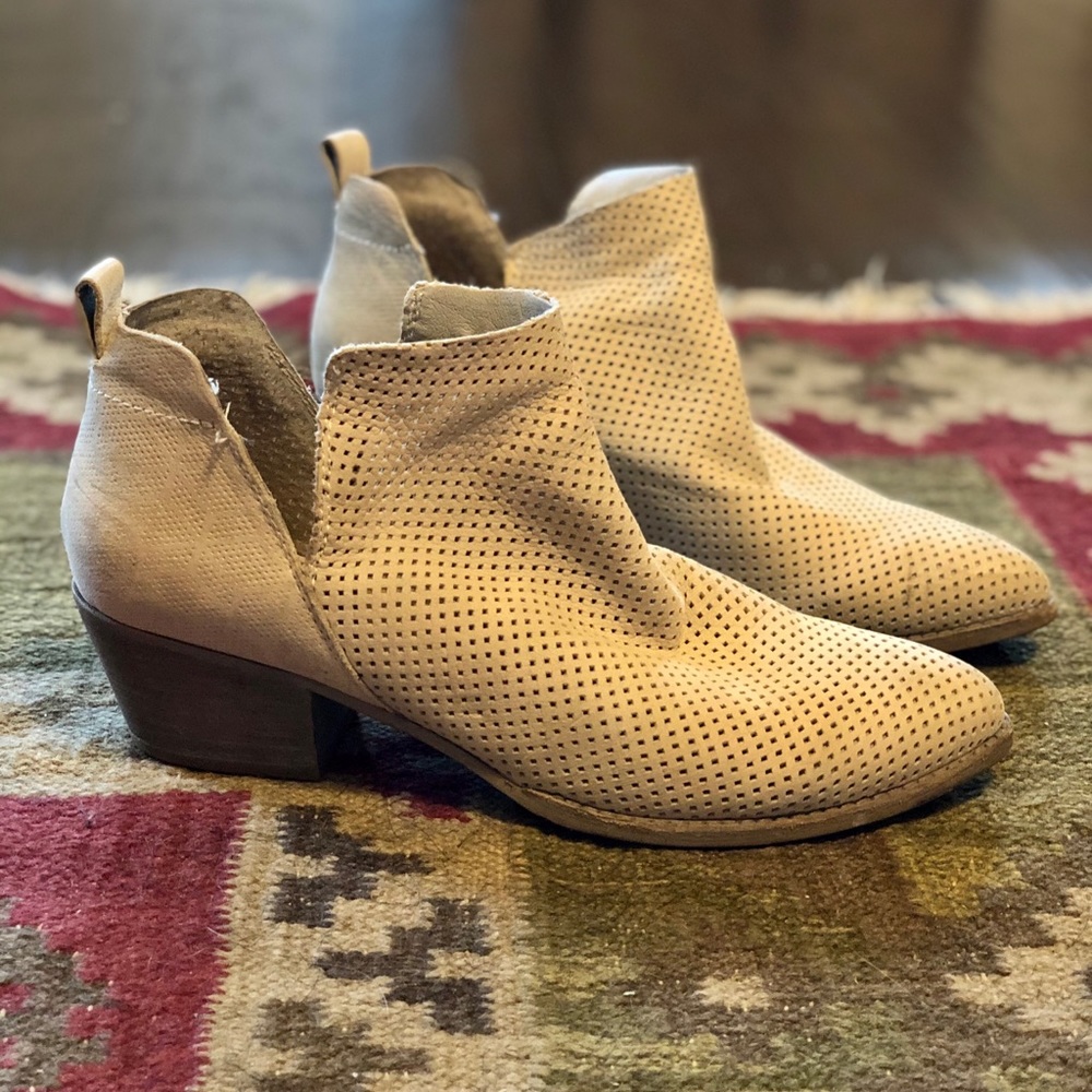 Dolce Vita Bone Leather Booties Sz 9